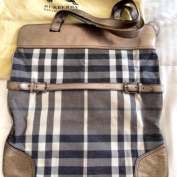 💯 Authentic Burberry Tote - Picture 1 of 5